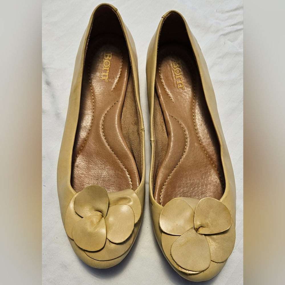 Born Women's Cream Flats with Floral Detail